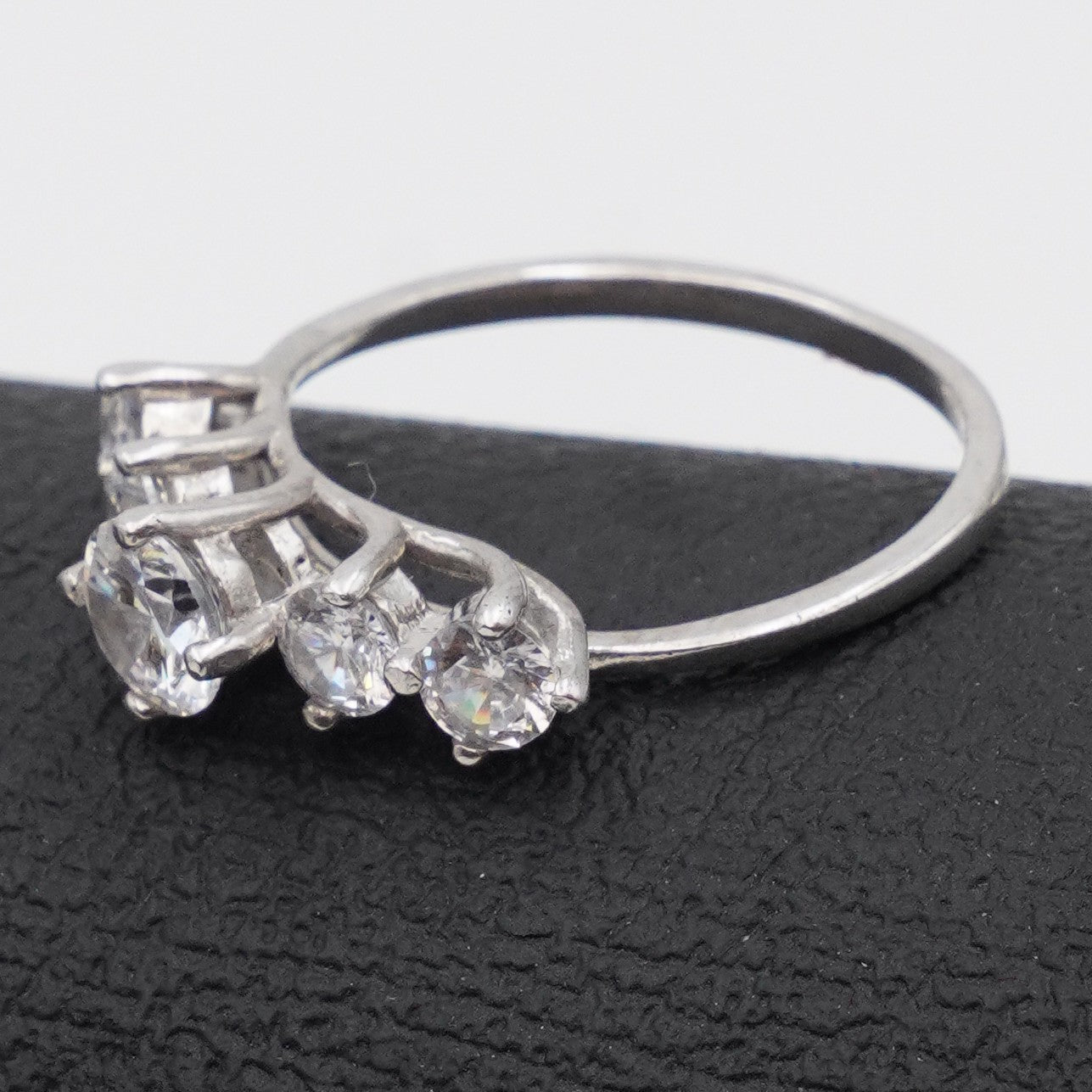 Bague modéle diamant en argent 925
