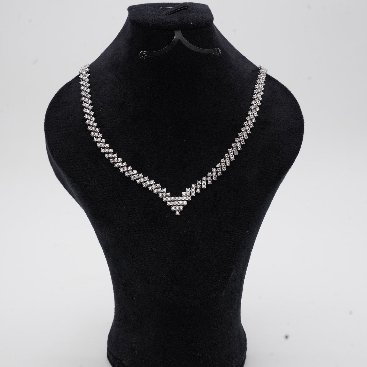Collier modéle diamant en argent 925