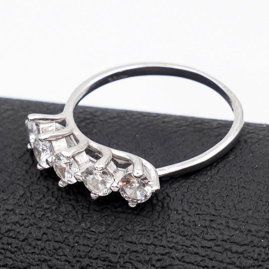 Bague modéle diamant en argent 925