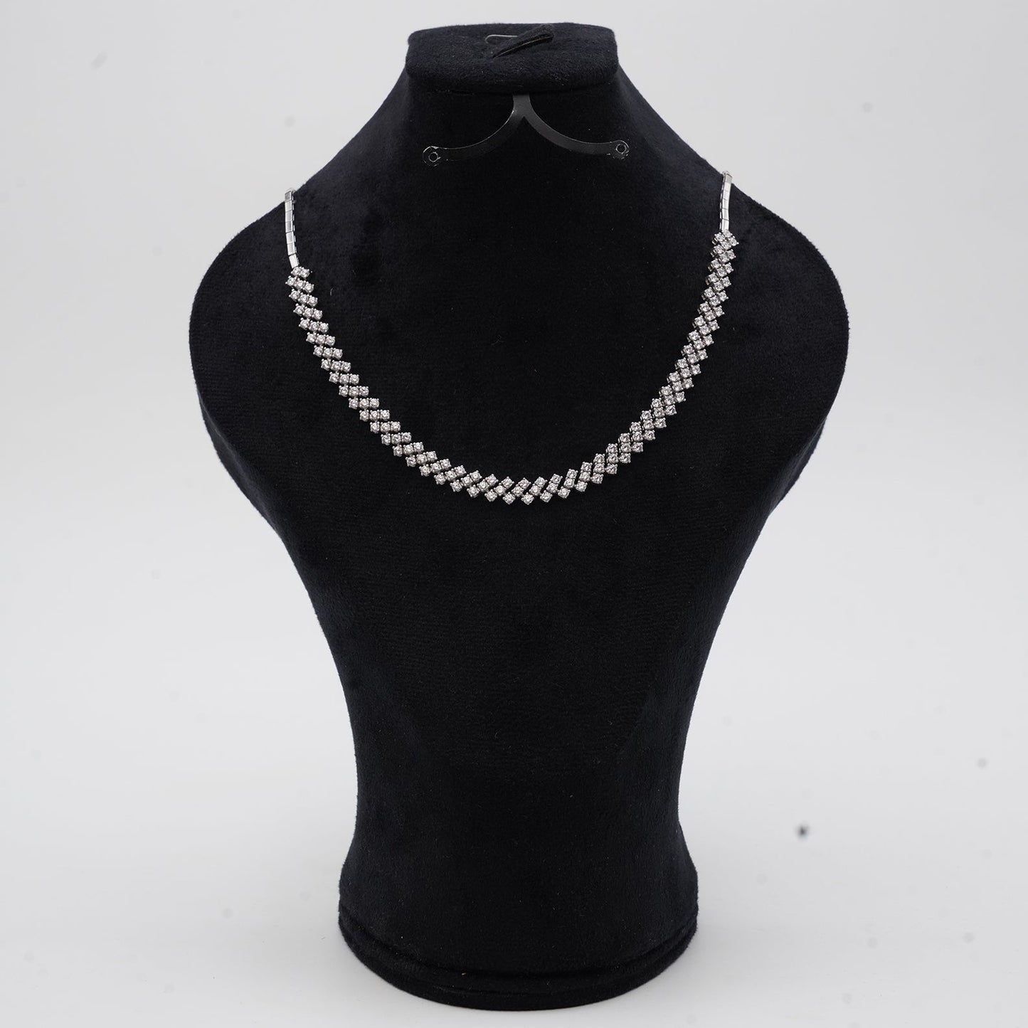 Collier modéle diamant en argent 925